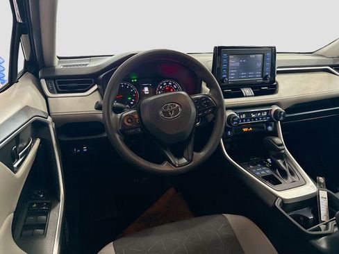 Used 2021 Toyota RAV4 XLE AWD/4WD image 21