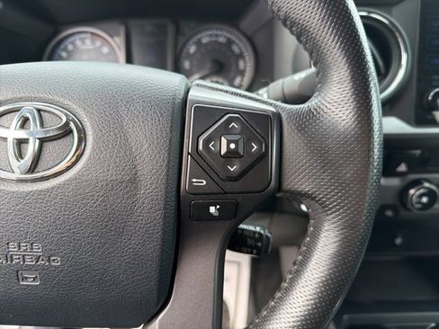 Used 2017 Toyota Tacoma TRD Sport image 23