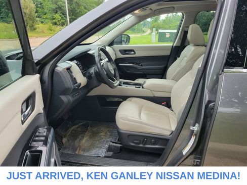 Certified 2024 Nissan Pathfinder SL w/ SL Premium Package AWD/4WD image 14