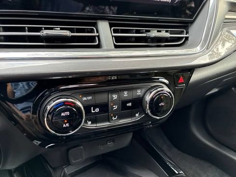 Used 2025 Chevrolet Trax ACTIV w/ Sunroof Package FWD image 31