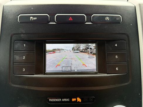 Used 2018 Ford Expedition XLT image 26