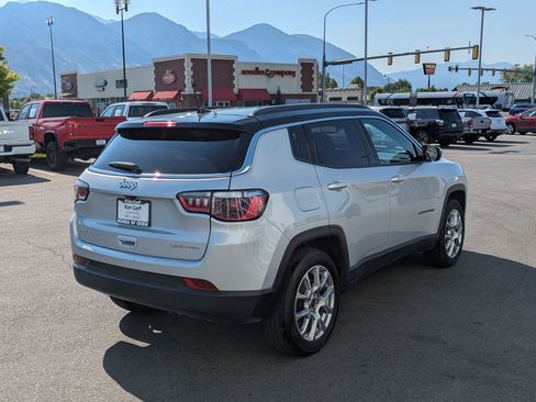 Used 2025 Jeep Compass Limited AWD/4WD image 3
