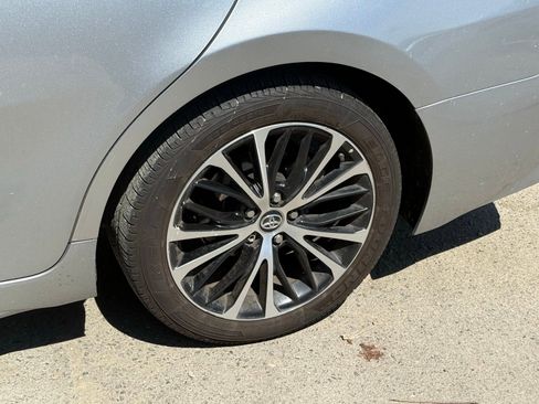 Used 2019 Toyota Camry SE w/ Convenience Package image 9