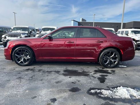 Certified 2023 Chrysler 300 Touring w/ Sport Appearance Package image 4