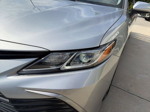 Used 2022 Toyota Camry LE FWD image 11