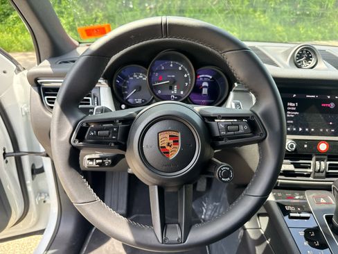 Used 2026 Porsche Macan AWD/4WD image 12