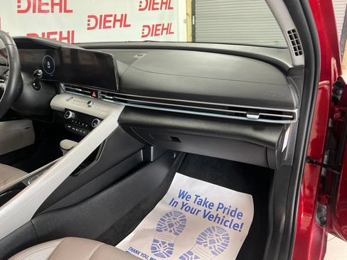 Used 2025 Hyundai Elantra Limited FWD image 13