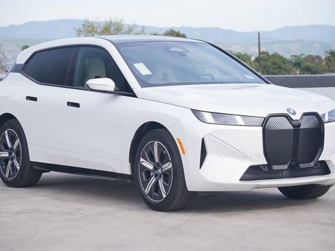 New 2026 BMW iX xDrive45 image 3