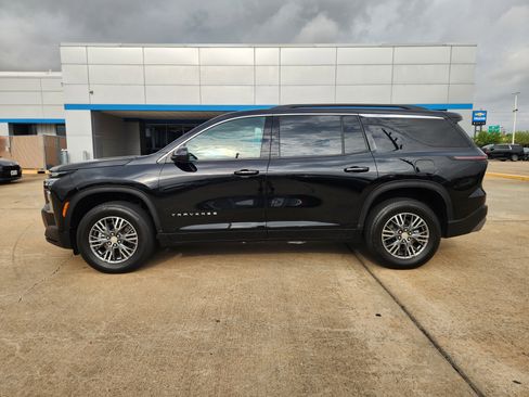 Used 2025 Chevrolet Traverse LT AWD/4WD image 5