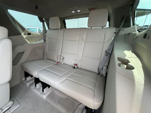 Used 2023 Cadillac Escalade Premium Luxury Platinum image 36