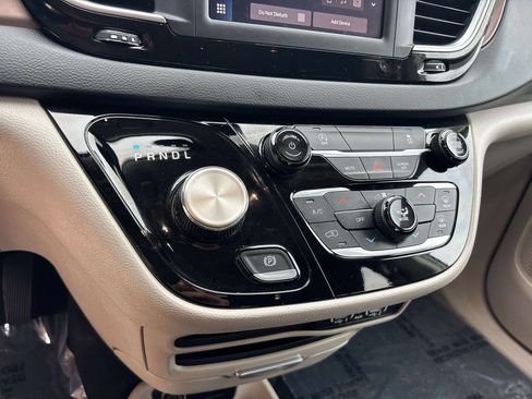 Used 2023 Chrysler Voyager LX FWD image 26
