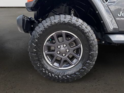 Used 2022 Jeep Gladiator Overland w/ Popular Equipment Package AWD/4WD image 10