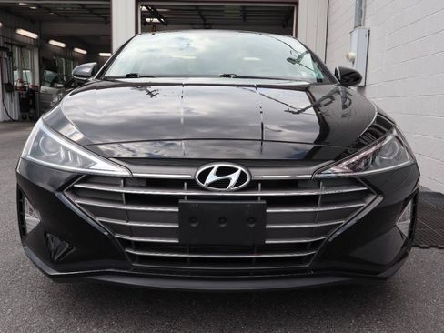 Used 2020 Hyundai Elantra SE FWD image 2