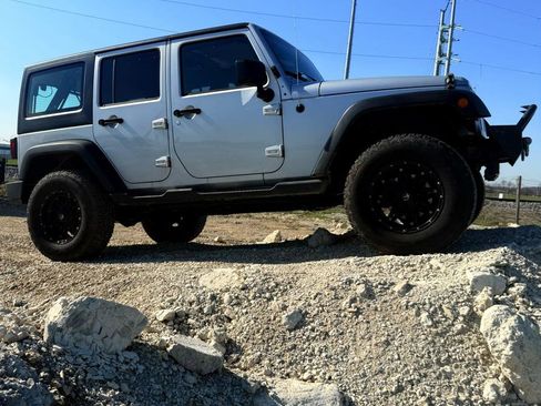 Used 2012 Jeep Wrangler Unlimited Sport image 2