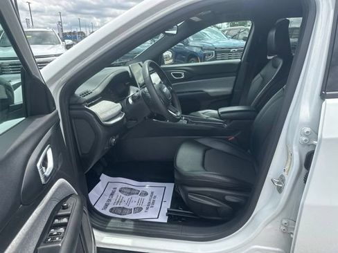Used 2024 Jeep Compass Latitude AWD/4WD image 16