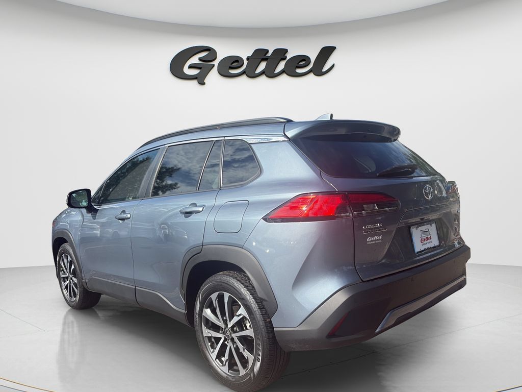 Used 2023 Toyota Corolla Cross XLE w/ Convenience Package FWD image 7
