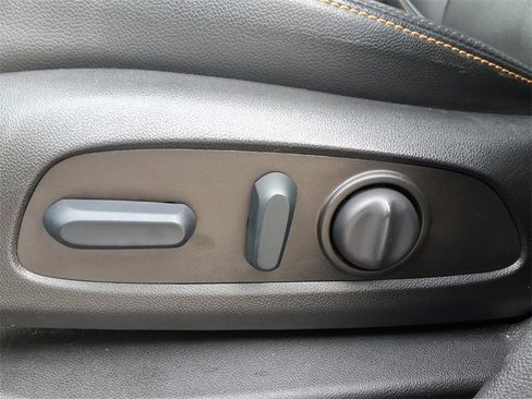 Used 2023 Chevrolet Equinox Premier image 28