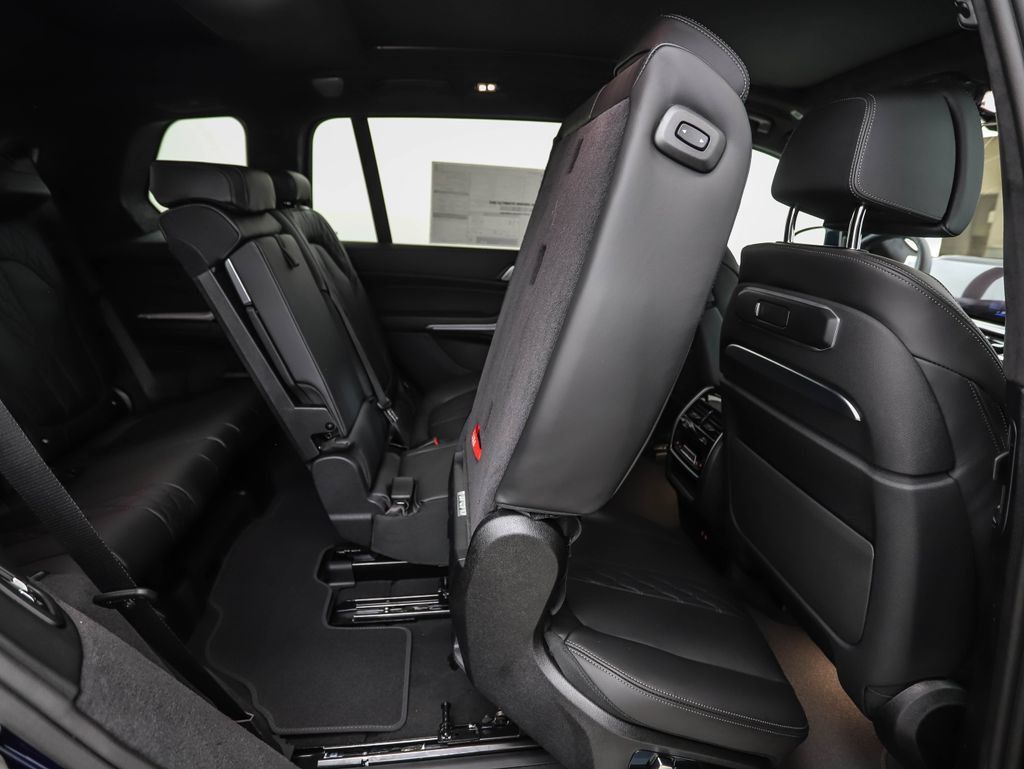 Used 2026 BMW X7 M60i AWD/4WD image 36