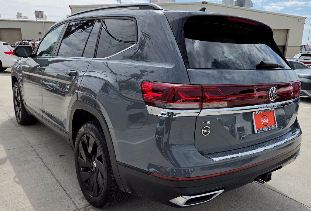 Used 2025 Volkswagen Atlas SE w/ Panoramic Sunroof Package FWD image 7