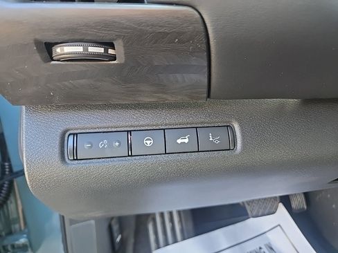 New 2026 Nissan Pathfinder Platinum image 13