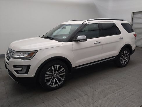Used 2017 Ford Explorer Platinum AWD/4WD image 2