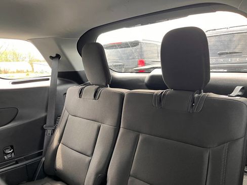 Used 2023 Ford Explorer XLT AWD/4WD image 16