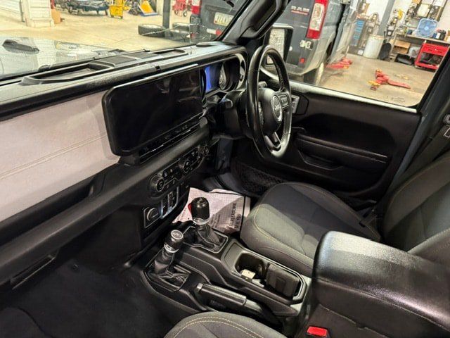 Used 2025 Jeep Wrangler Unlimited Sport w/ Convenience Group AWD/4WD image 25