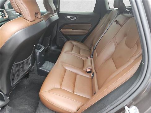 Used 2024 Volvo XC60 T8 Plus w/ Climate Package AWD/4WD image 17