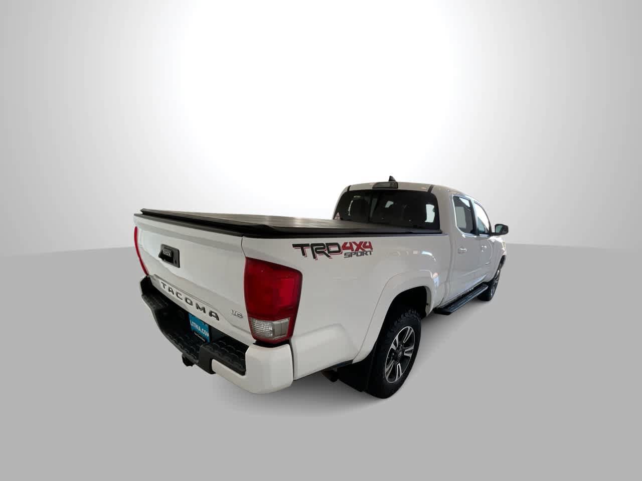 Used 2017 Toyota Tacoma TRD Sport AWD/4WD image 8