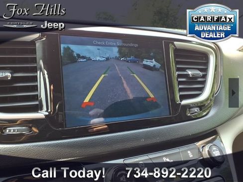 Used 2017 Chrysler Pacifica Touring-L FWD image 21