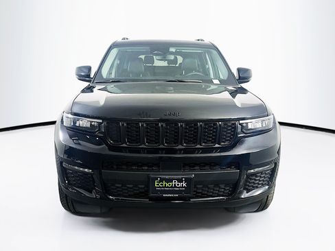 Used 2023 Jeep Grand Cherokee L Limited w/ Black Appearance Package AWD/4WD image 2