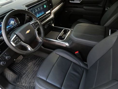 Used 2025 Chevrolet Silverado 2500 LTZ w/ LTZ Premium Package image 11