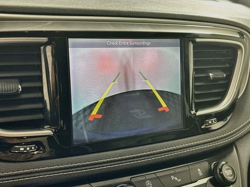 Used 2019 Chrysler Pacifica Limited w/ S Appearance Package FWD image 22