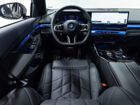 Used 2025 BMW i5 xDrive40 w/ M Sport Package AWD/4WD image 3