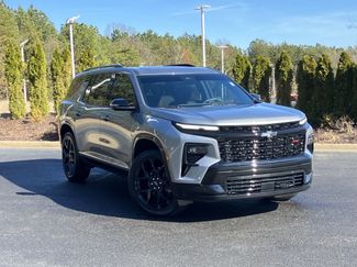 Used 2025 Chevrolet Traverse RS video 2