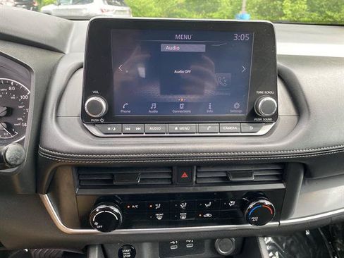 Used 2024 Nissan Rogue S AWD/4WD image 23