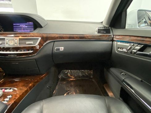 Used 2013 Mercedes-Benz S 550 4MATIC w/ Sport Pkg image 27