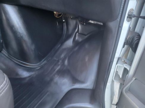 Used 2011 Chevrolet Express 1500 AWD image 48