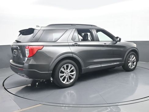 Used 2020 Ford Explorer XLT w/ Equipment Group 202A image 6