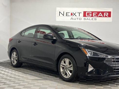 Used 2019 Hyundai Elantra SEL image 2