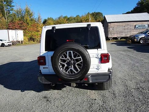Used 2024 Jeep Wrangler Sahara image 7