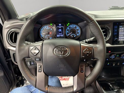 Used 2019 Toyota Tacoma TRD Sport w/ Technology Package image 24