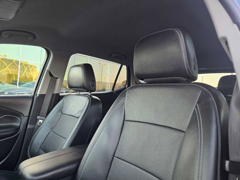 Used 2024 GMC Terrain SLT image 23