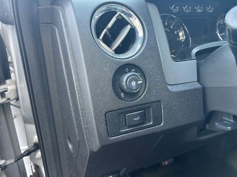 Used 2012 Ford F150 XLT w/ XLT Chrome Pkg image 14