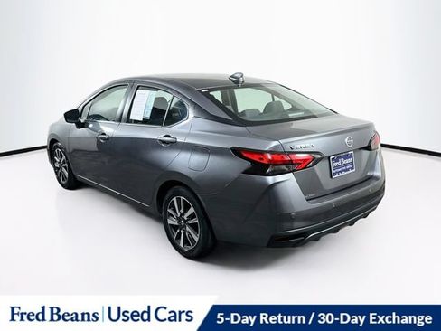 Used 2022 Nissan Versa SV FWD image 6