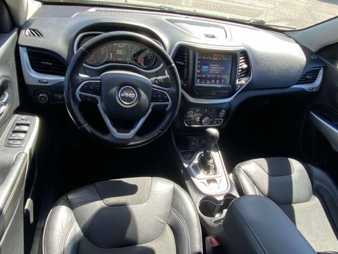 Used 2018 Jeep Cherokee Latitude Plus image 12