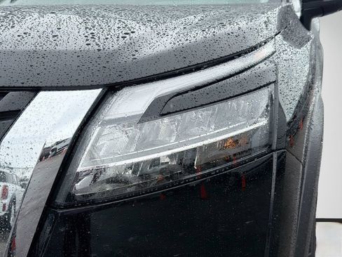 Used 2022 Nissan Pathfinder Platinum w/ Cargo Package FWD image 9