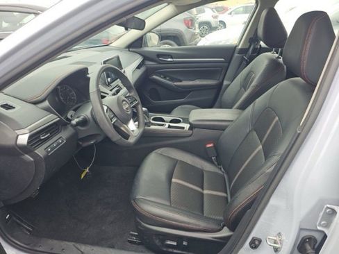 Used 2024 Nissan Altima 2.5 SR image 7