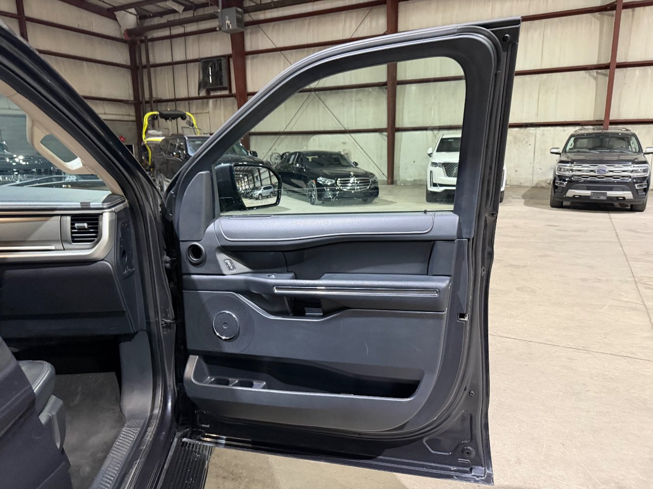 Used 2023 Ford Expedition Max XLT AWD/4WD image 24