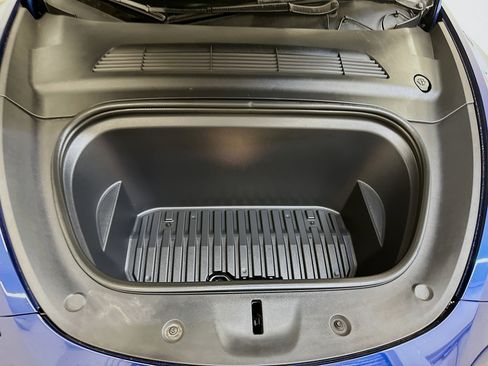 Used 2023 Tesla Model Y Performance image 36